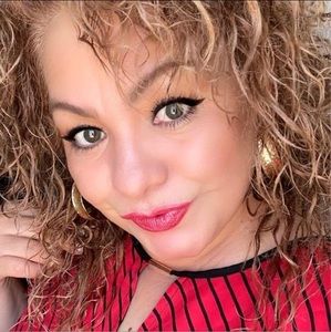 Meet your Posher, Elsy